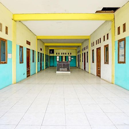 Oyo Life 93037 Nova Jaya Homestay Syariah Lamongan Buitenkant foto