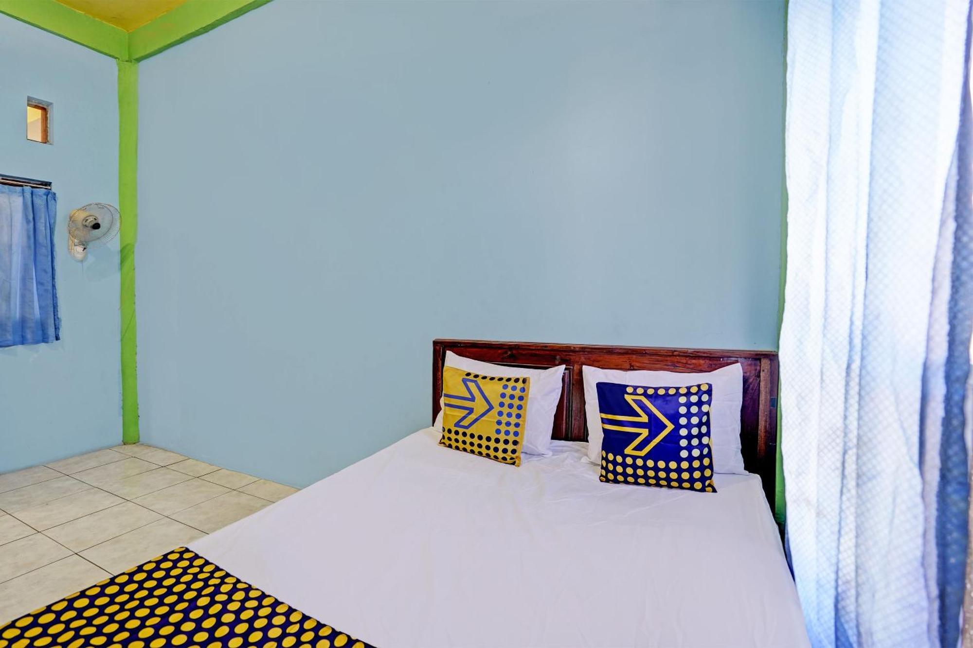 Oyo Life 93037 Nova Jaya Homestay Syariah Lamongan Buitenkant foto