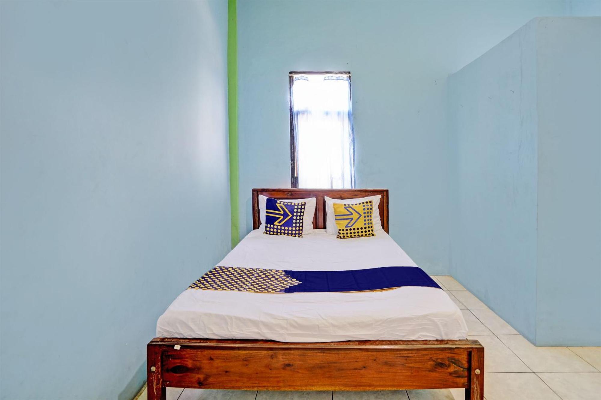 Oyo Life 93037 Nova Jaya Homestay Syariah Lamongan Buitenkant foto