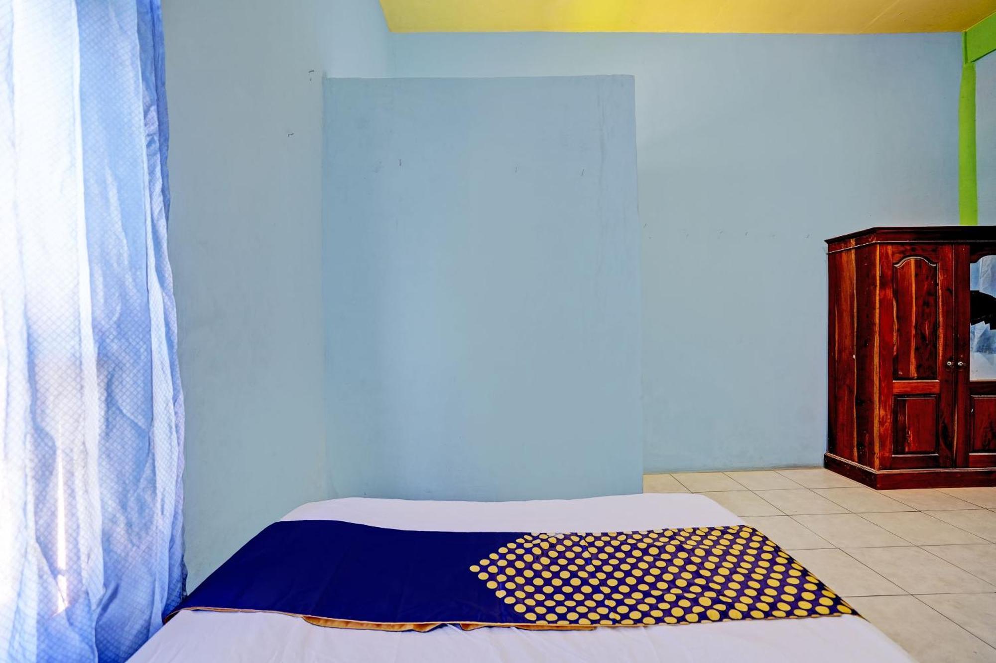 Oyo Life 93037 Nova Jaya Homestay Syariah Lamongan Buitenkant foto