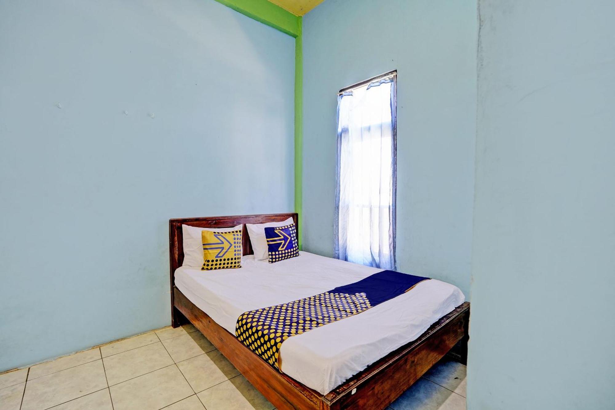 Oyo Life 93037 Nova Jaya Homestay Syariah Lamongan Buitenkant foto