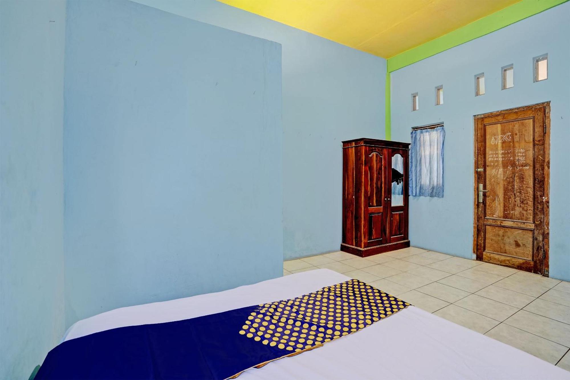 Oyo Life 93037 Nova Jaya Homestay Syariah Lamongan Buitenkant foto