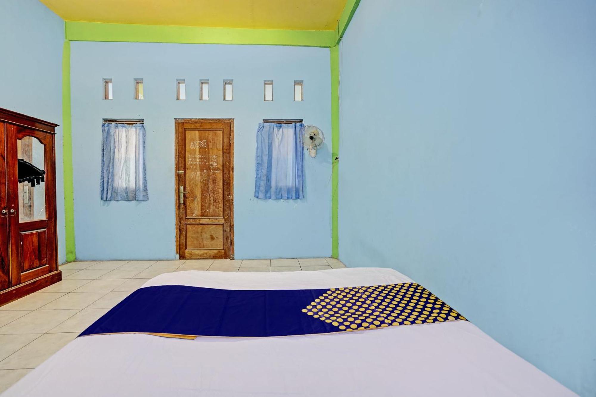 Oyo Life 93037 Nova Jaya Homestay Syariah Lamongan Buitenkant foto