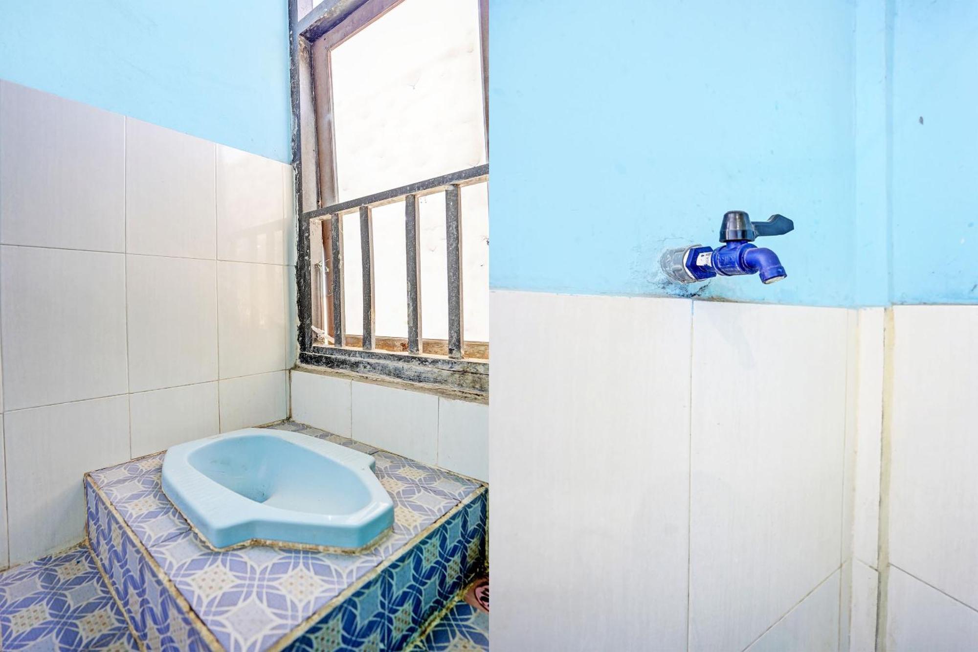 Oyo Life 93037 Nova Jaya Homestay Syariah Lamongan Buitenkant foto