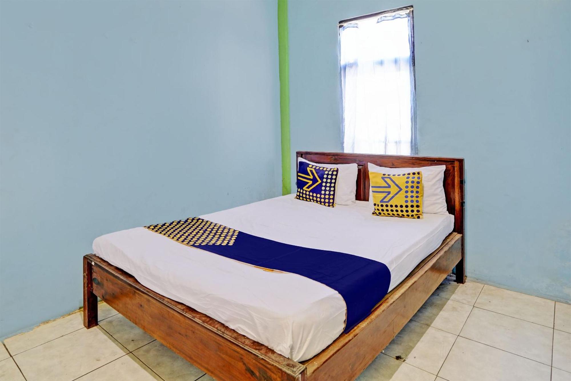 Oyo Life 93037 Nova Jaya Homestay Syariah Lamongan Buitenkant foto