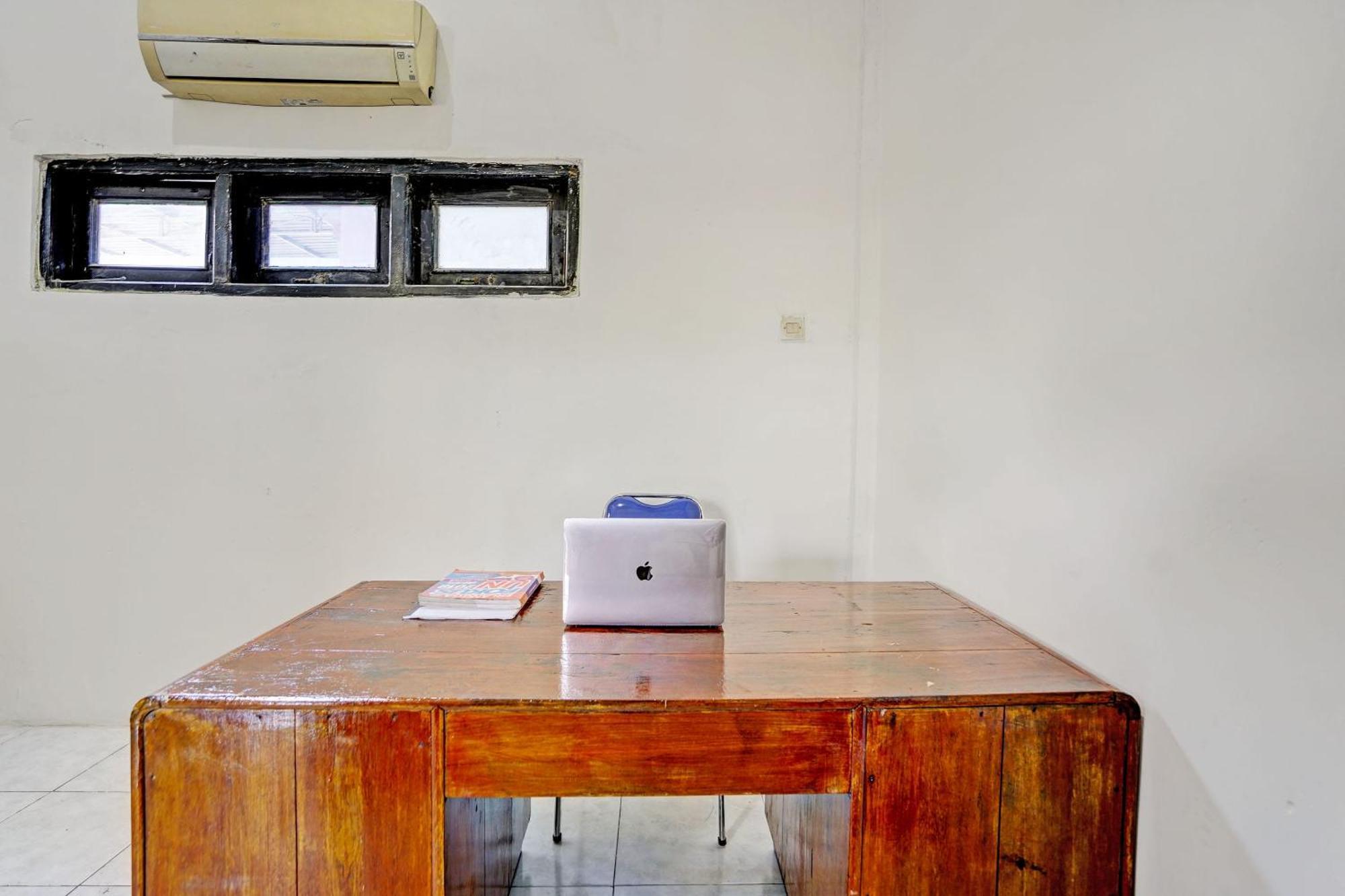 Oyo Life 93037 Nova Jaya Homestay Syariah Lamongan Buitenkant foto
