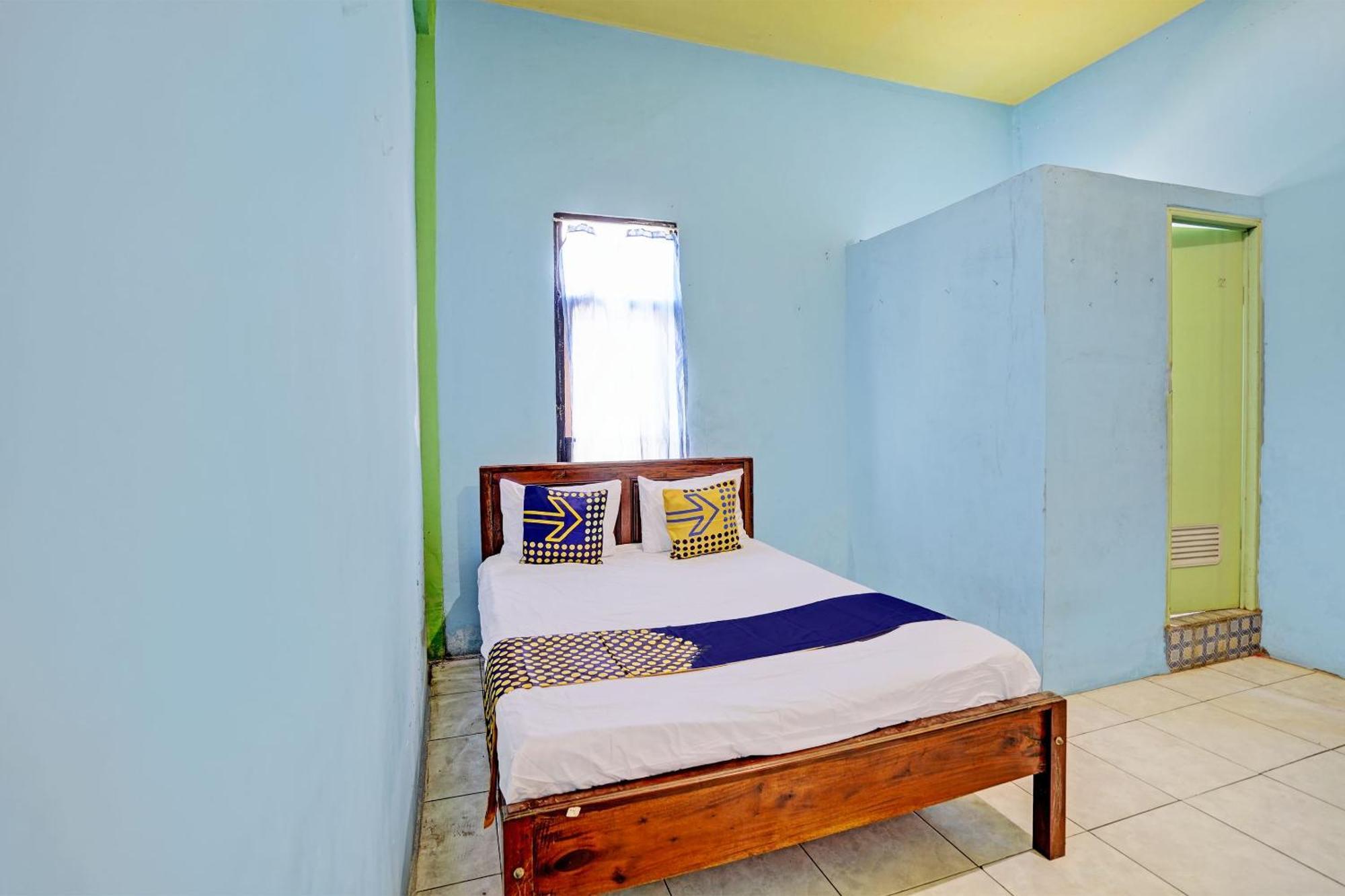 Oyo Life 93037 Nova Jaya Homestay Syariah Lamongan Buitenkant foto